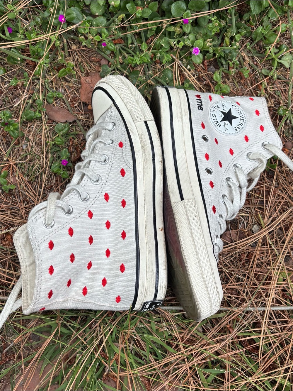Converse Limited Edition White High-Top Canvas Sneakers With Red Lip Print - Picture 7 of 12